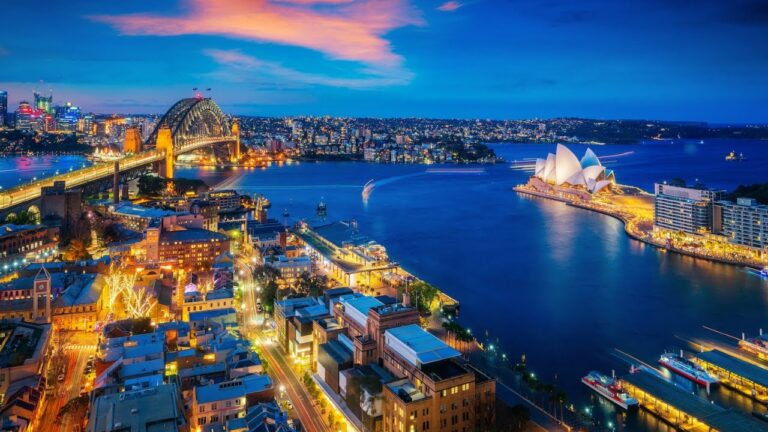 “Exploring Sydney: A Tourist's Guide to Australia's Vibrant Harbour City” Expedia